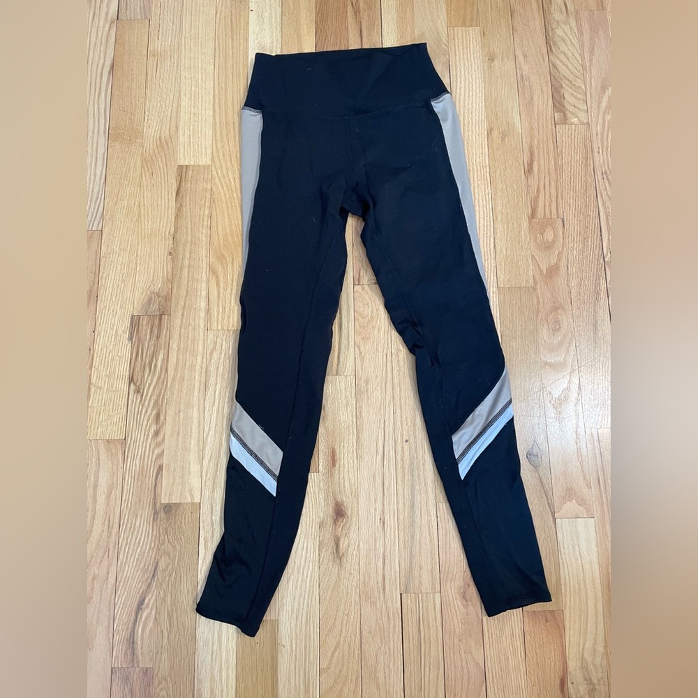 ALO Elevate Leggings with Gold Nude Stripes